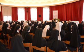 Etwa 200 OrdenschristInnen und Frauen von Säkularinstituten lauschten dem Vortrag von Sr. Beatrix Mayrhofer.