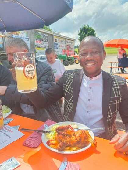 Kaplan Amobi am Sonntag, 11.6. in Pramet