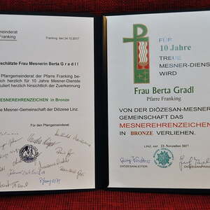 Berta Gradl 10 Jahre Mesnerin, Pfarre Franking