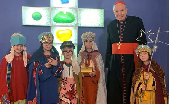 Sternsinger-Besuch bei Kardinal Christoph Schönborn