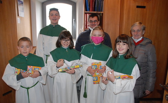 Beim Pfarrgottesdienst am  7. November 2021 wurden die neuen Ministranten vorgestellt.