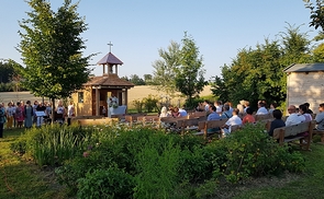 Segnung der Agnes-Kapelle: Familie Silber und Mitarbeiter feiern das Fest des Hl. Josef