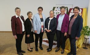 V. l.: Sr. Maria Schlackl, Sr. Edith Bramberger (Vikarin), Sr. Martina Winklehner, Sr. Patricia Erber (Provinzleiterin), Sr. Erika Moser, Sr. Teresa Schlackl                       