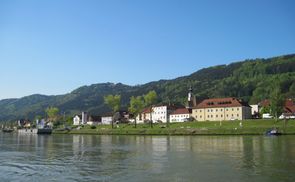  Blick auf Stift Englhartszell                              