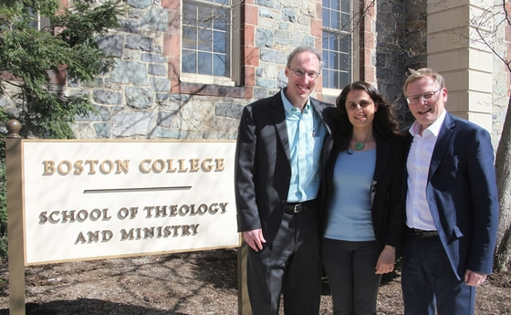 V. l.: Tom Stegman SJ, School of Theology and Ministry des Boston College, Mag. Angelina Kratschanova, EMBA und Vizerektor Univ.-Prof. Dr. Christoph Niemand, KU Linz.